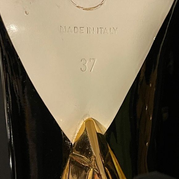 Chanel patent leather pumps - Picture 6 of 9